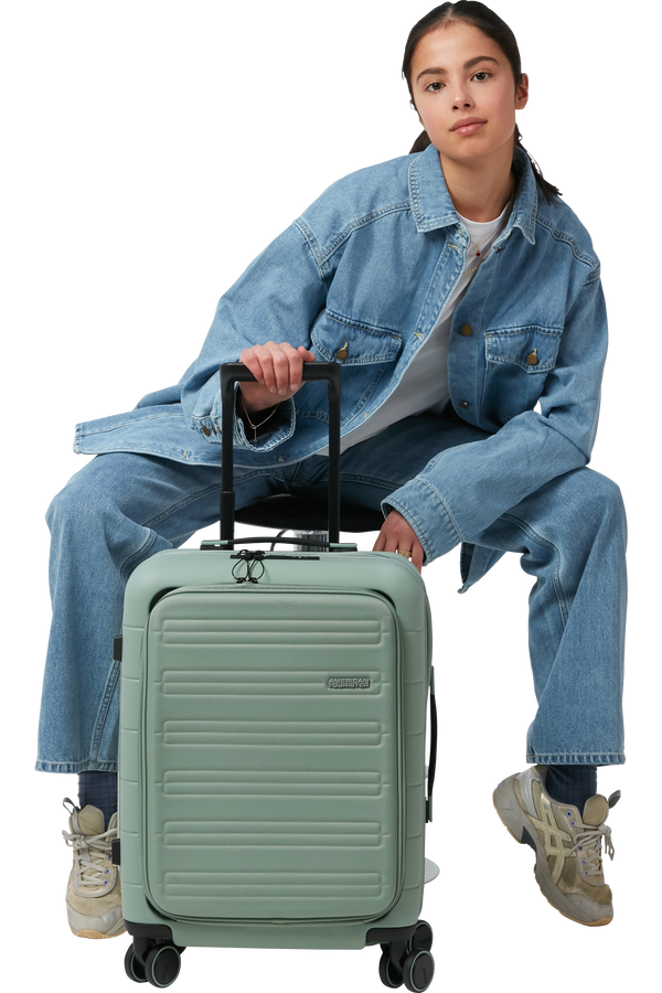 American Tourister Novastream Spinner TSA EXP Smart 55cm  Nomad Green American Tourister Novastream Spinner TSA EXP Smart 55cm  Nomad Green